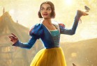 《白雪公主》真人电影新片段和海报：皇后送公主毒苹果